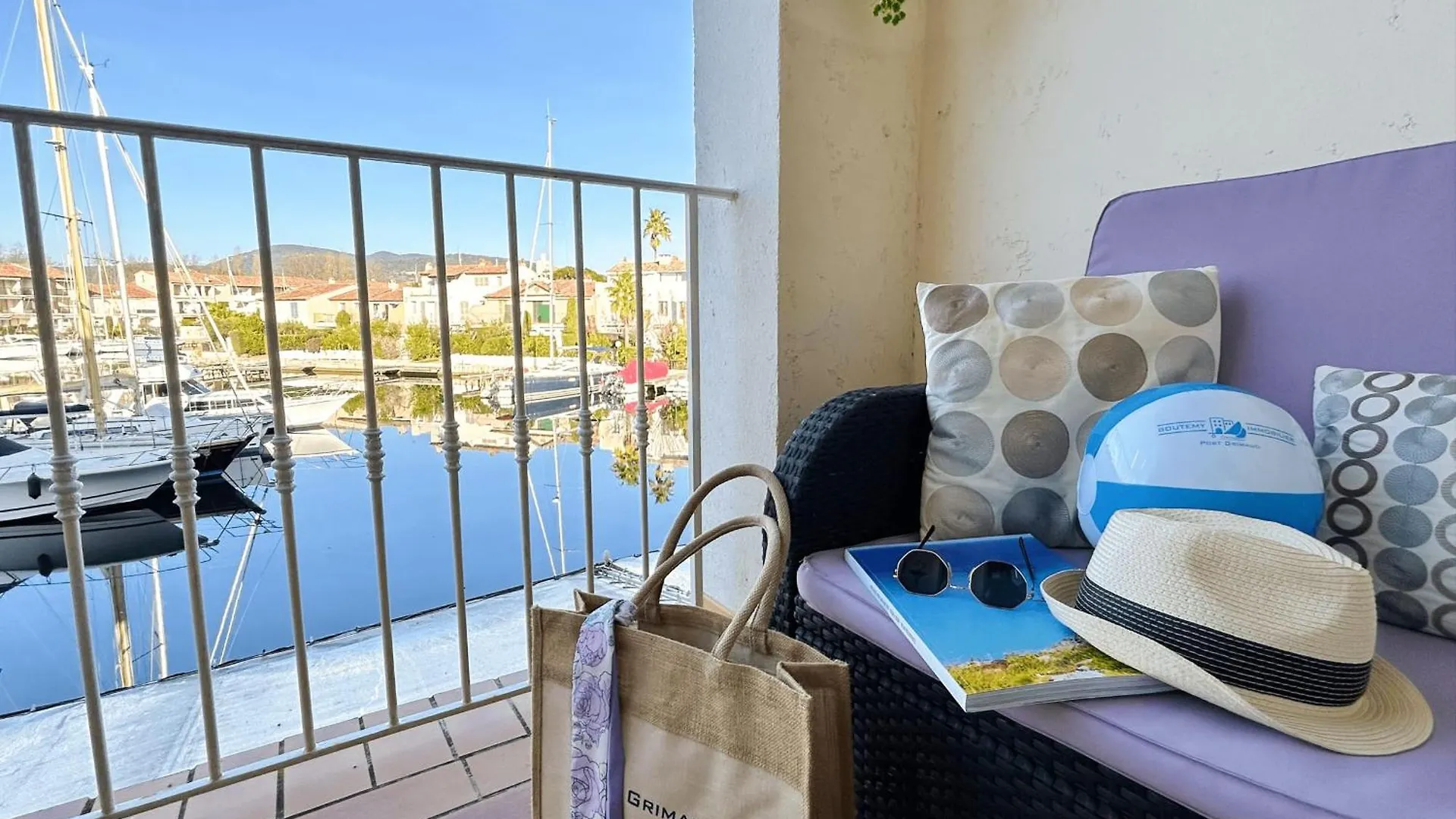 Pretty 2-Room Apartment With A Loggia And A Lift Grimaud 0*,